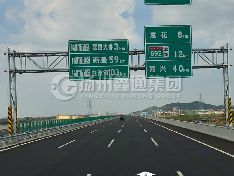 LMJ-029，桁架式標(biāo)志牌龍門(mén)架